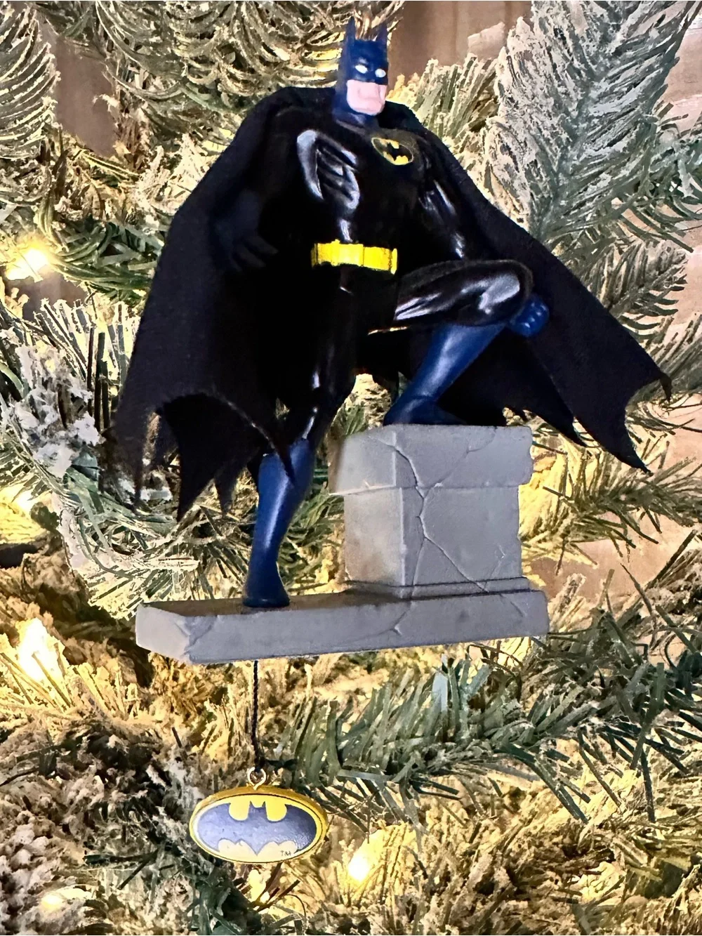 2004 Hallmark Keepsake – The Caped Crusader Batman Ornament